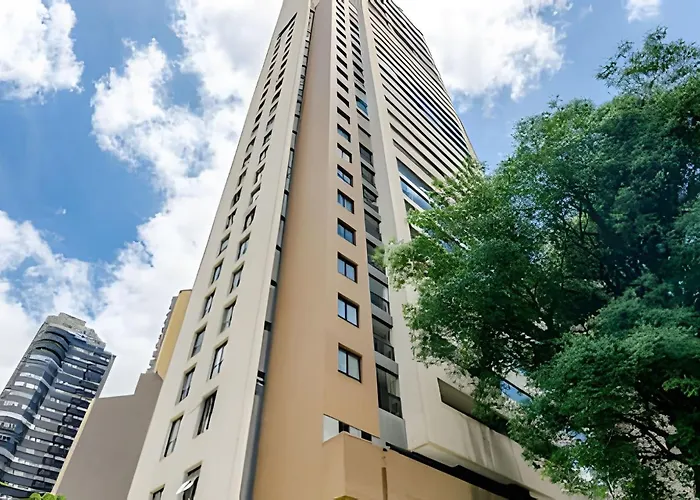 1 quarto, cheio de estilo, condo club Sky com vaga by UROOMS